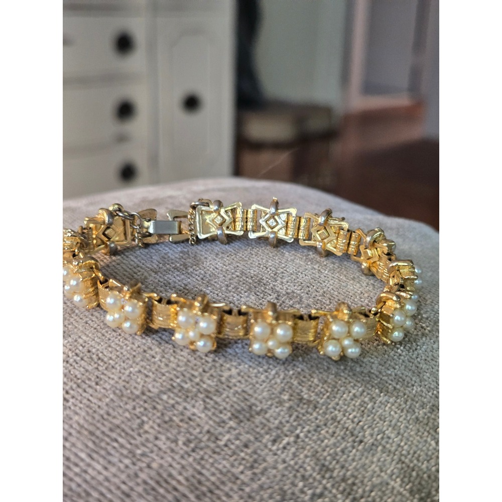 Florenza Bracelet Unsigned Victorian Faux Pearl Clusters Stunning